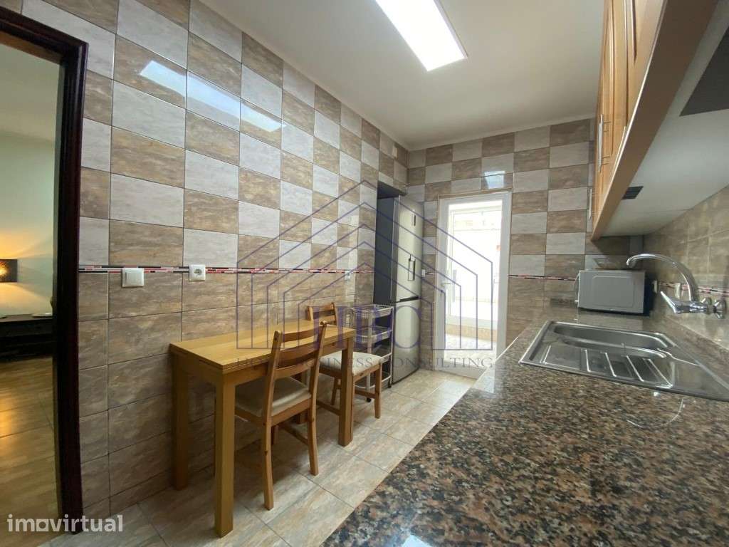 APARTAMENTO T2 MOBILADO, COM TERRAÇO EM ALMADA - Grande imagem: 2/34