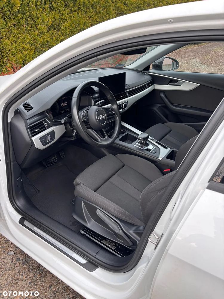 Audi A4 Limousine - 13