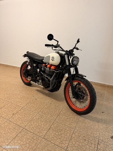Triumph Bonneville - 4
