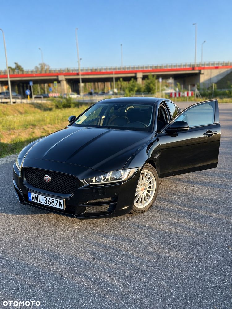 Jaguar XE 2.0 D Prestige - 7