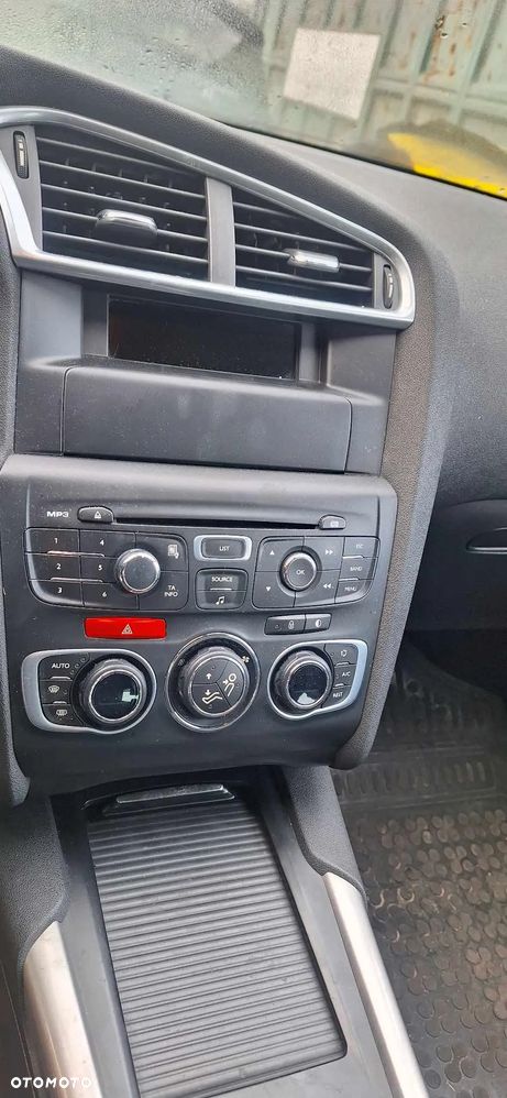 Citroen C4 II nagrzewnica komplet wentylator - 1
