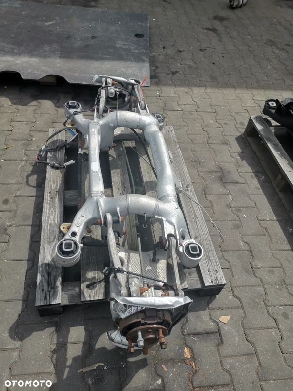 Piasta Zwrotnica tył tylna BMW E60 Wahacz LEWA PRAWA - 1