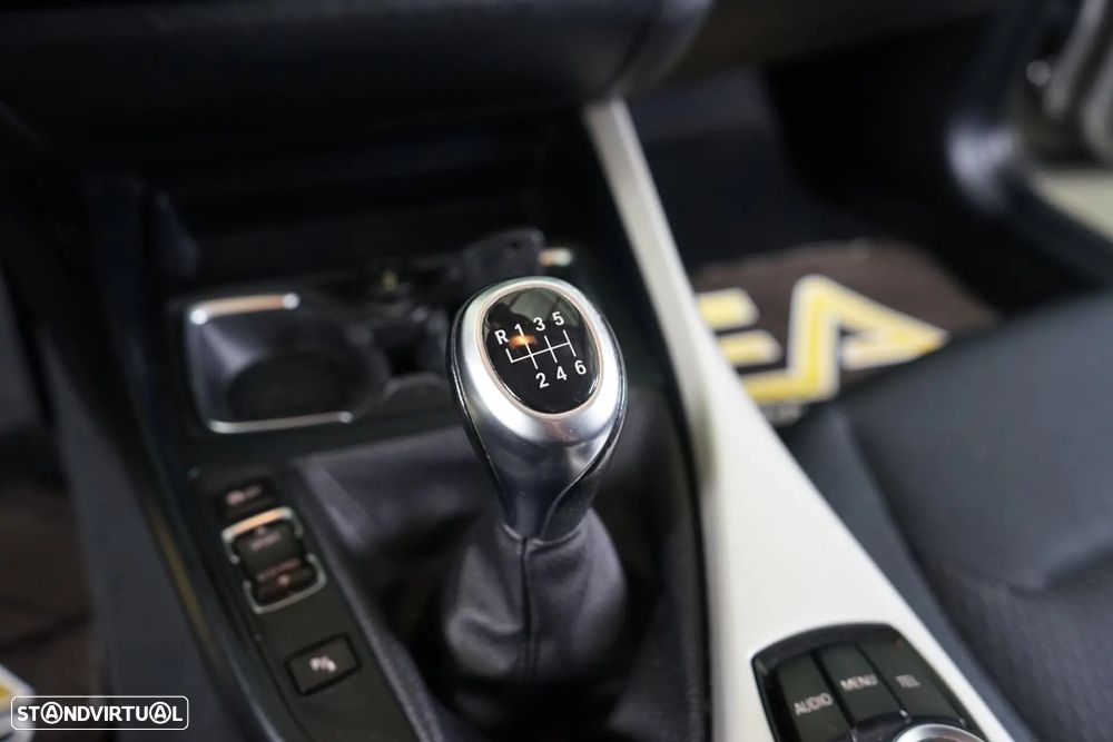 BMW 116 d Line Urban - 28