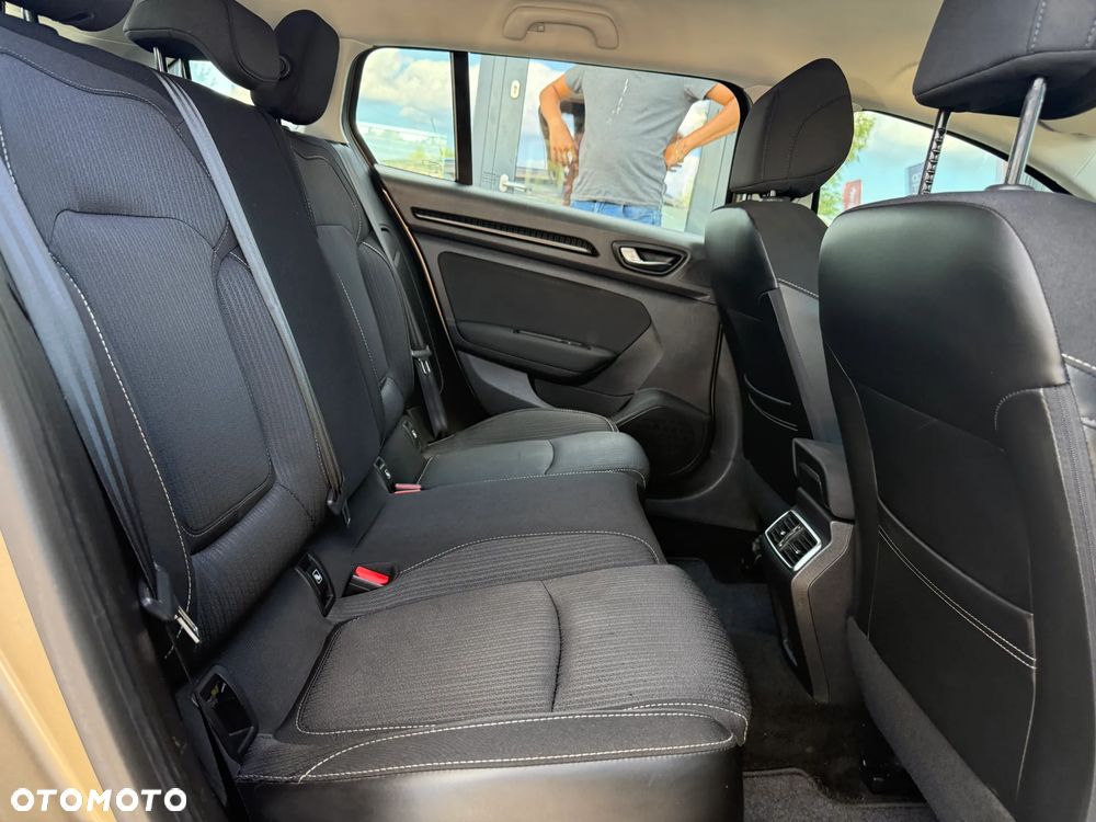 Renault Megane 1.5 Blue dCi Business - 30