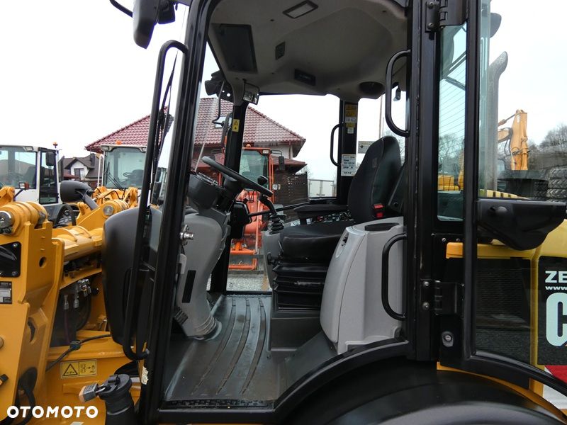 Caterpillar CAT 906M z Niemiec / 2018r / Super Stan / - 12