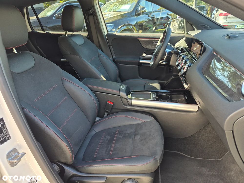 Mercedes-Benz GLA 200 AMG Line - 24