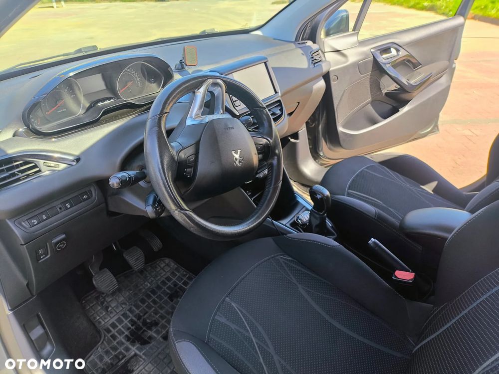 Peugeot 208 - 7