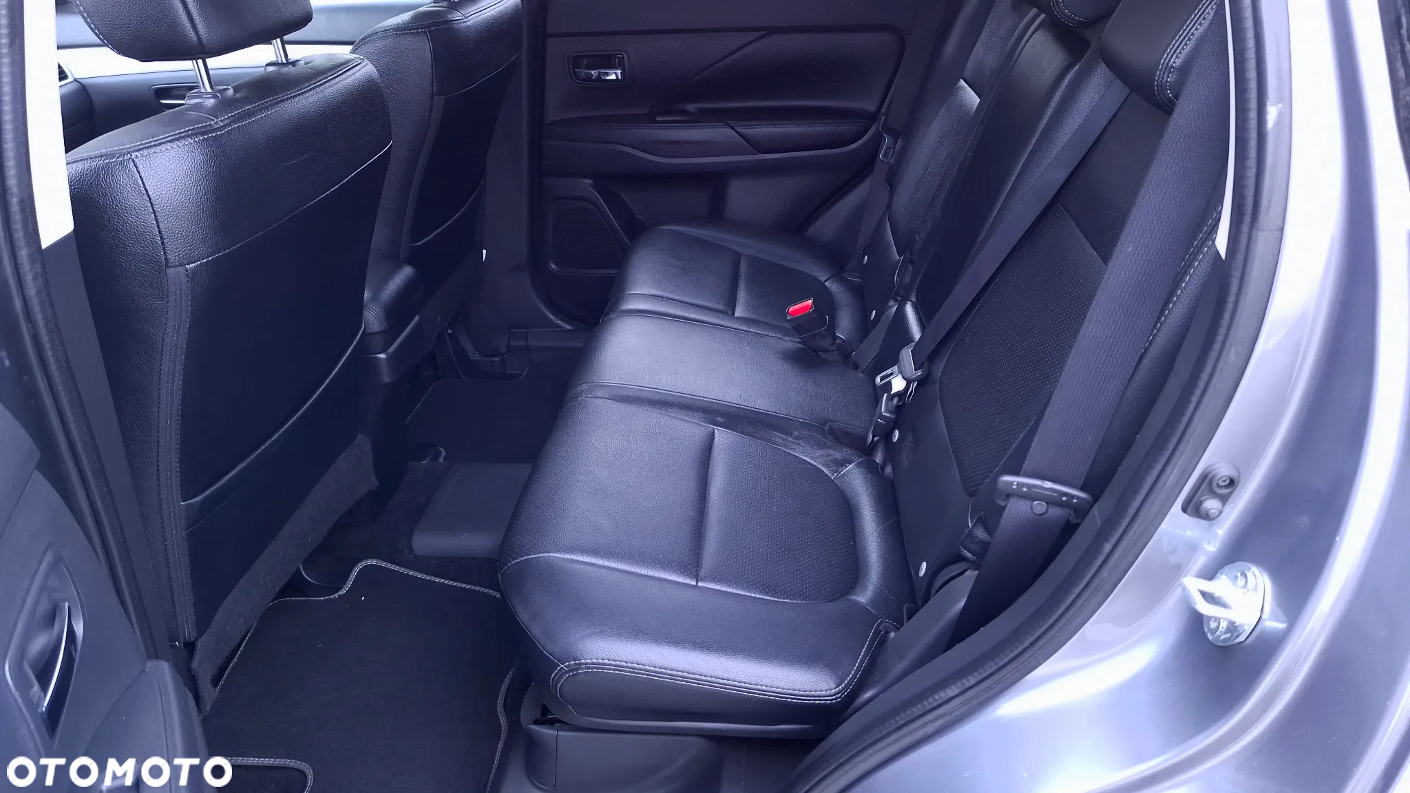 Mitsubishi Outlander 2.0 4WD Plug-In Hybrid Top - 18