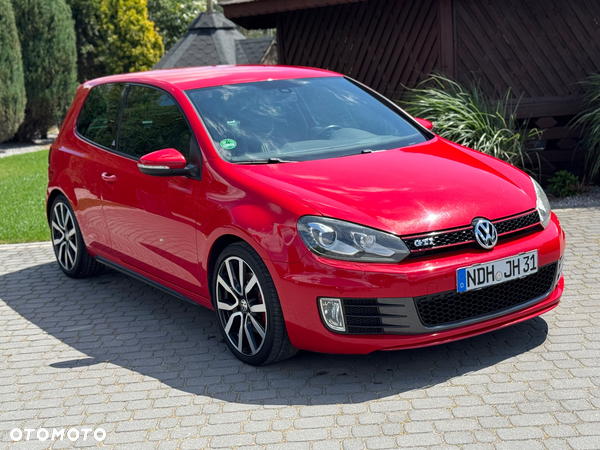 Volkswagen Golf 2.0 GTI adidas