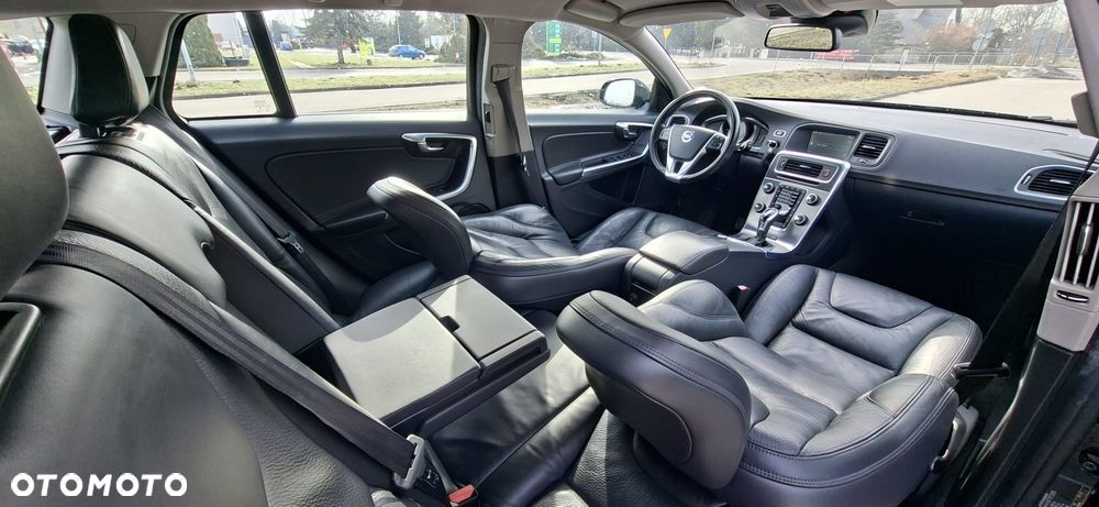 Volvo V60 D6 AWD Plug-in Hybrid Summum - 20