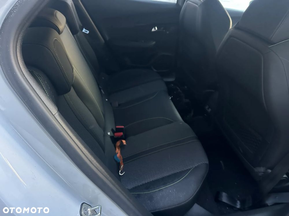 Peugeot 2008 PureTech 130 EAT8 GT - 10