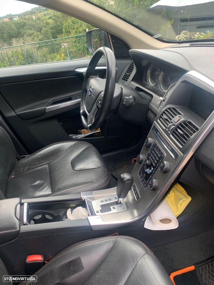 Volvo XC 60 D5 AWD Aut. Momentum - 4