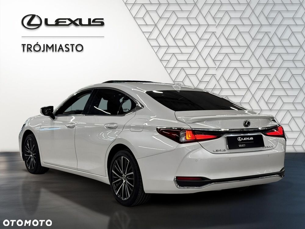 Lexus ES 300h Business Edition - 4