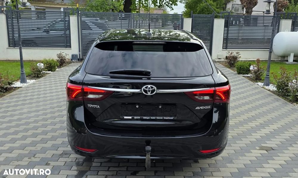 Toyota Avensis - 8