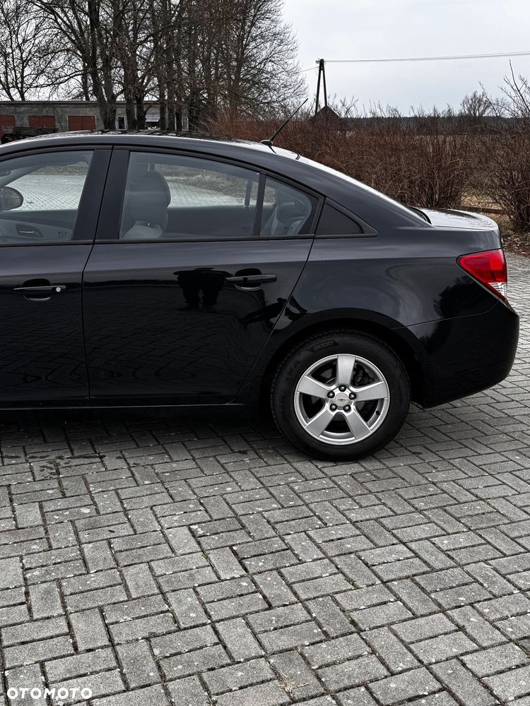 Chevrolet Cruze 1.6 LS - 3