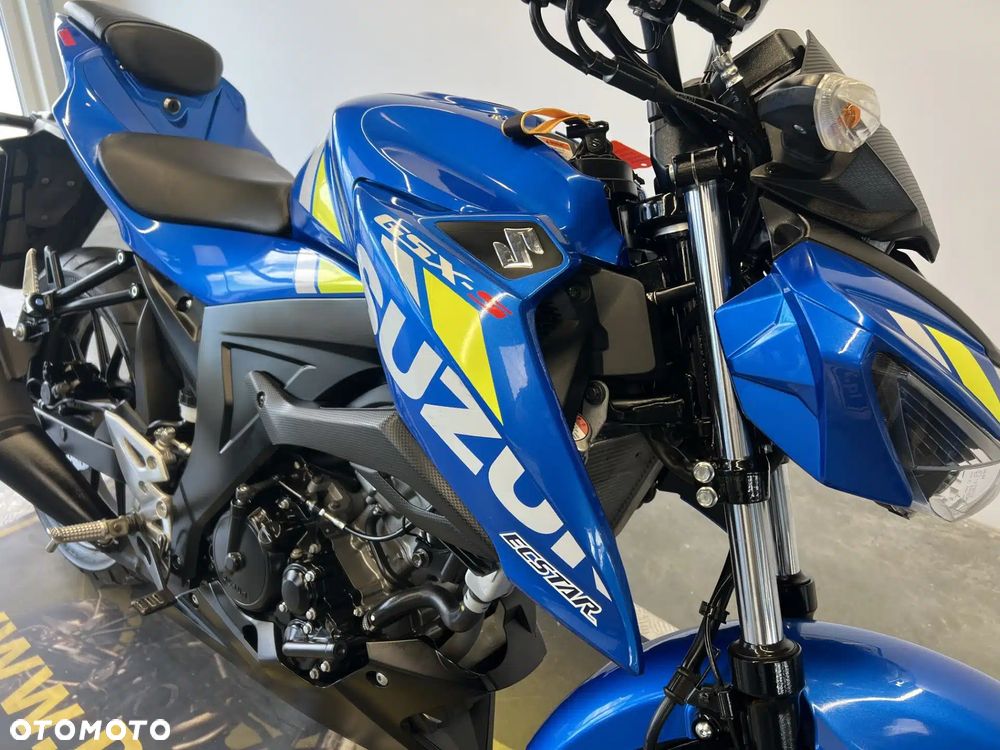 Suzuki GSX - 22