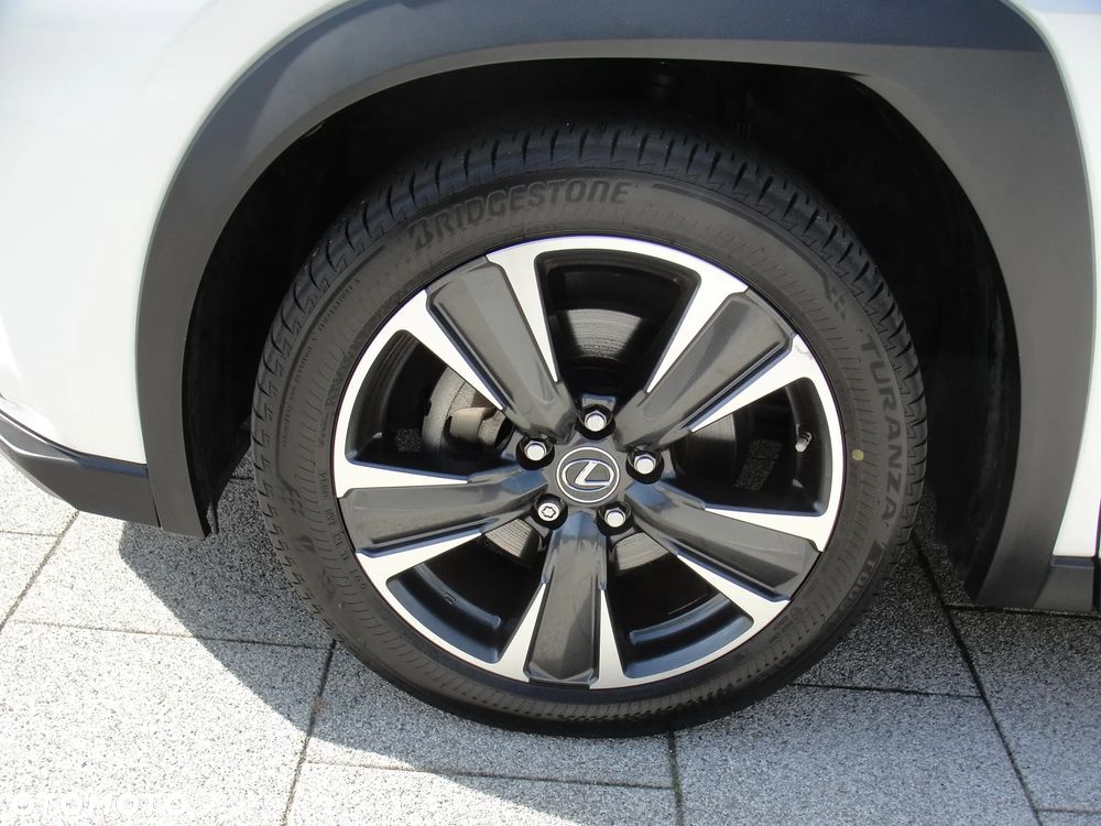 Lexus UX - 25