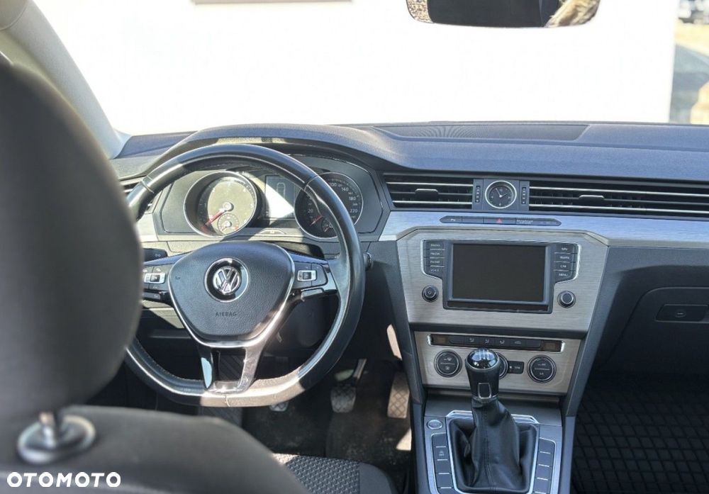 Volkswagen Passat - 15