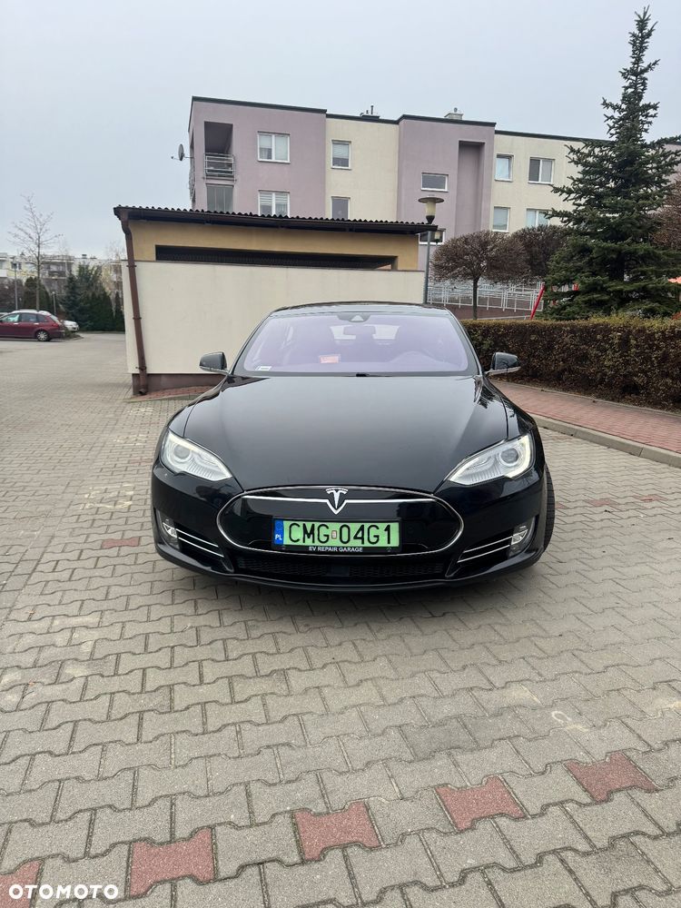 Tesla Model S - 1