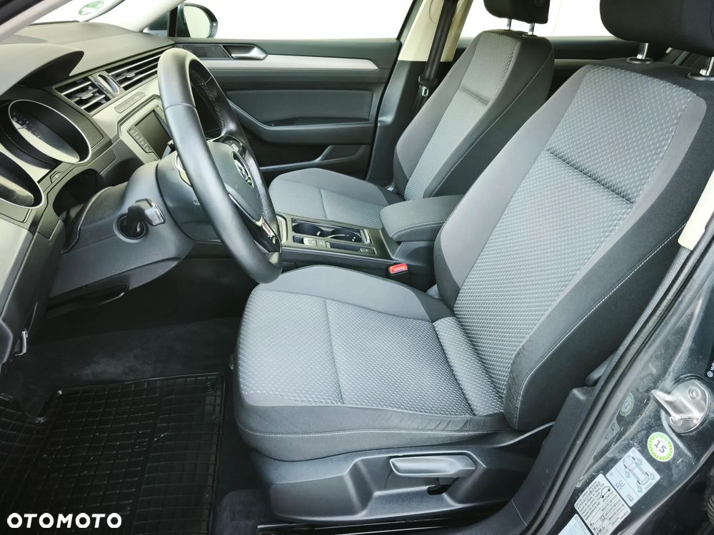 Volkswagen Passat - 22