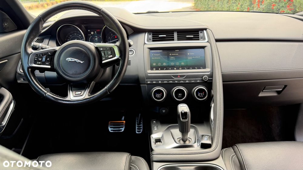 Jaguar E-Pace P250 AWD R-Dynamic - 31