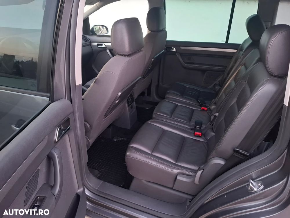 Volkswagen Touran 2.0 TDI DSG Highline - 6