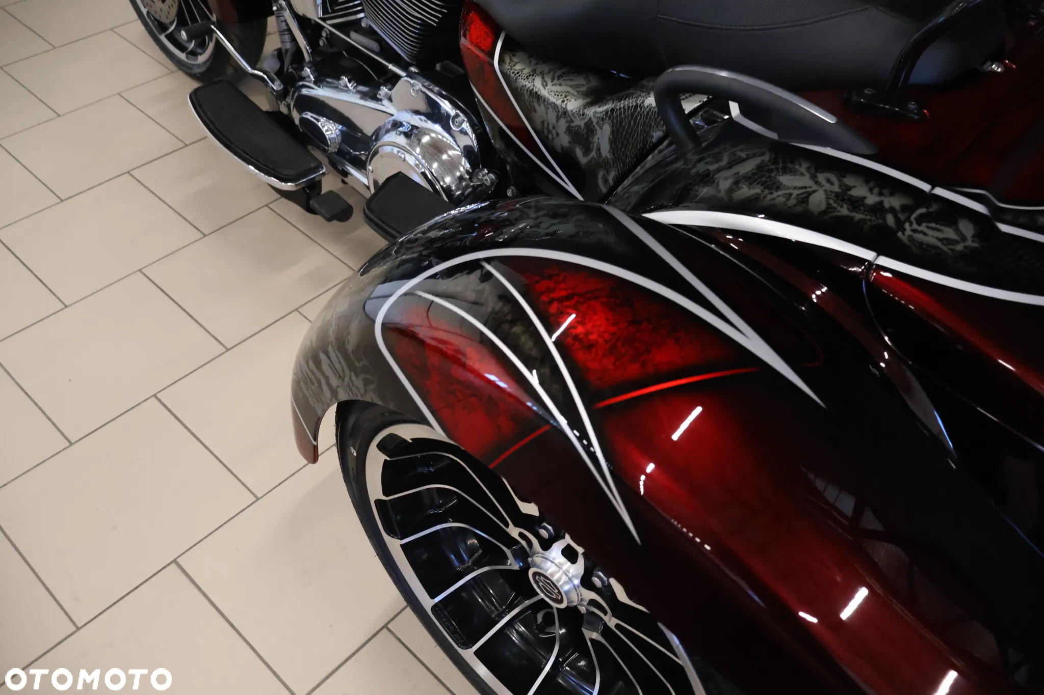 Harley-Davidson Touring Road Glide - 26
