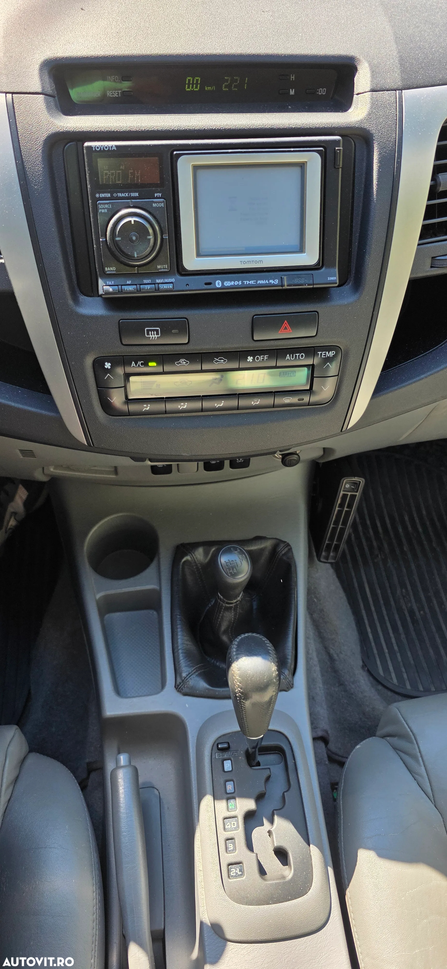 Toyota Hilux 4x4 Cabina Dubla Style+ Aut. - 14