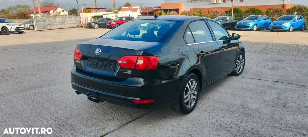 Volkswagen Jetta 1.6 TDI Comfortline - 3