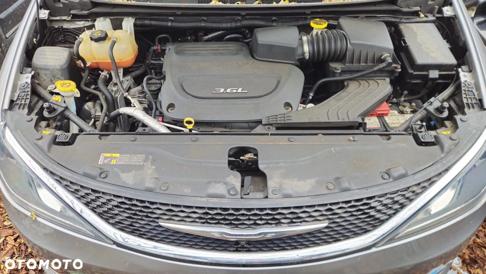 Chrysler Pacifica - 11