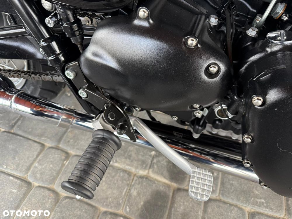 Triumph Bonneville - 14