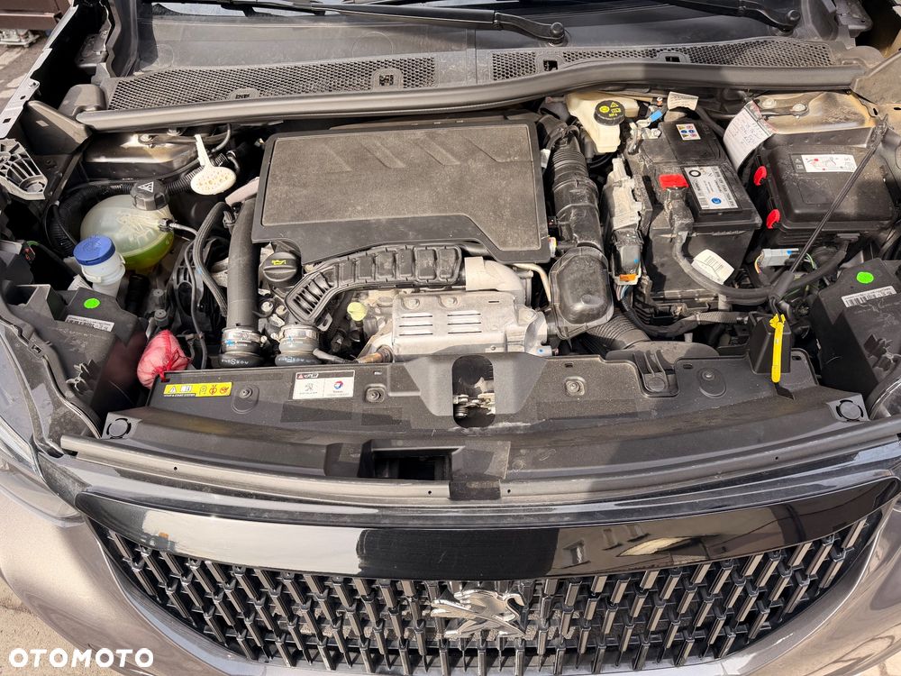 Peugeot 2008 PureTech 130 EAT8 GT - 20