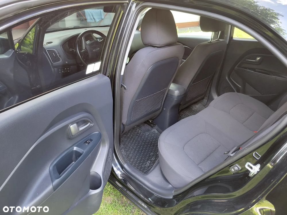Kia Rio 1.4 L - 8