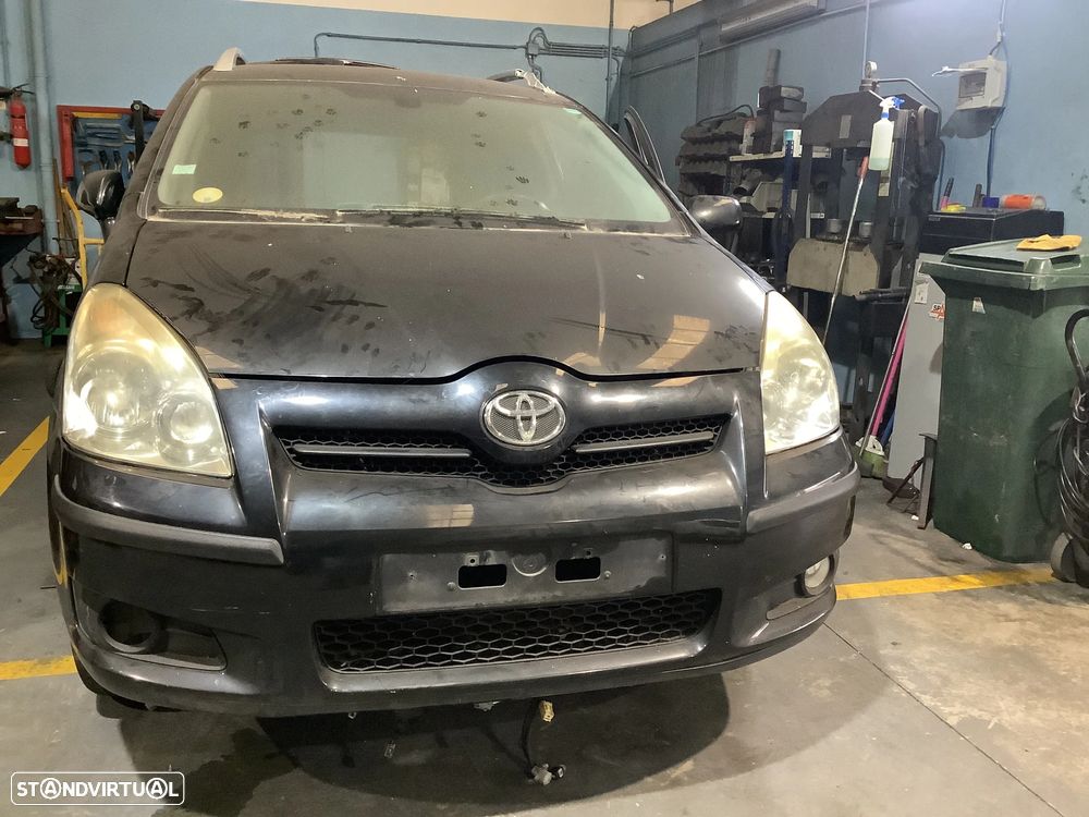 Toyota Corolla Verso 2.2 D4D 136cv - Para Peças - 1