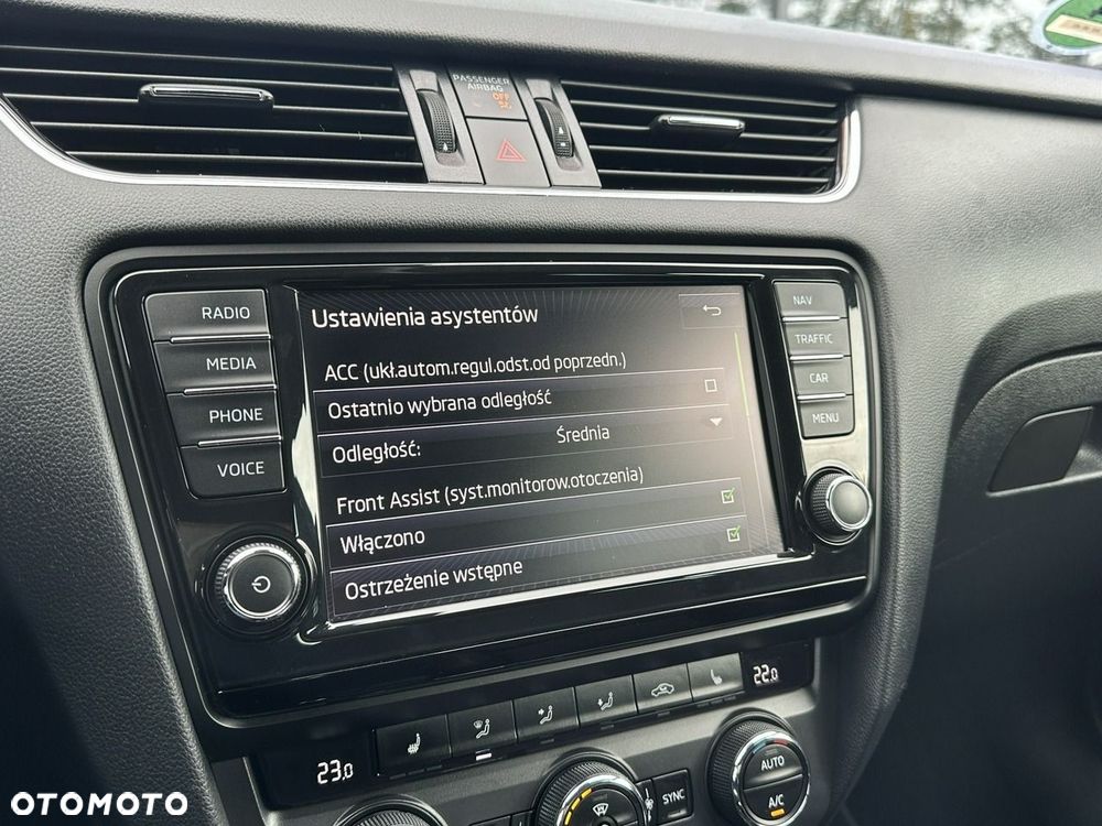 Skoda Octavia 2.0 TDI DSG RS - 25