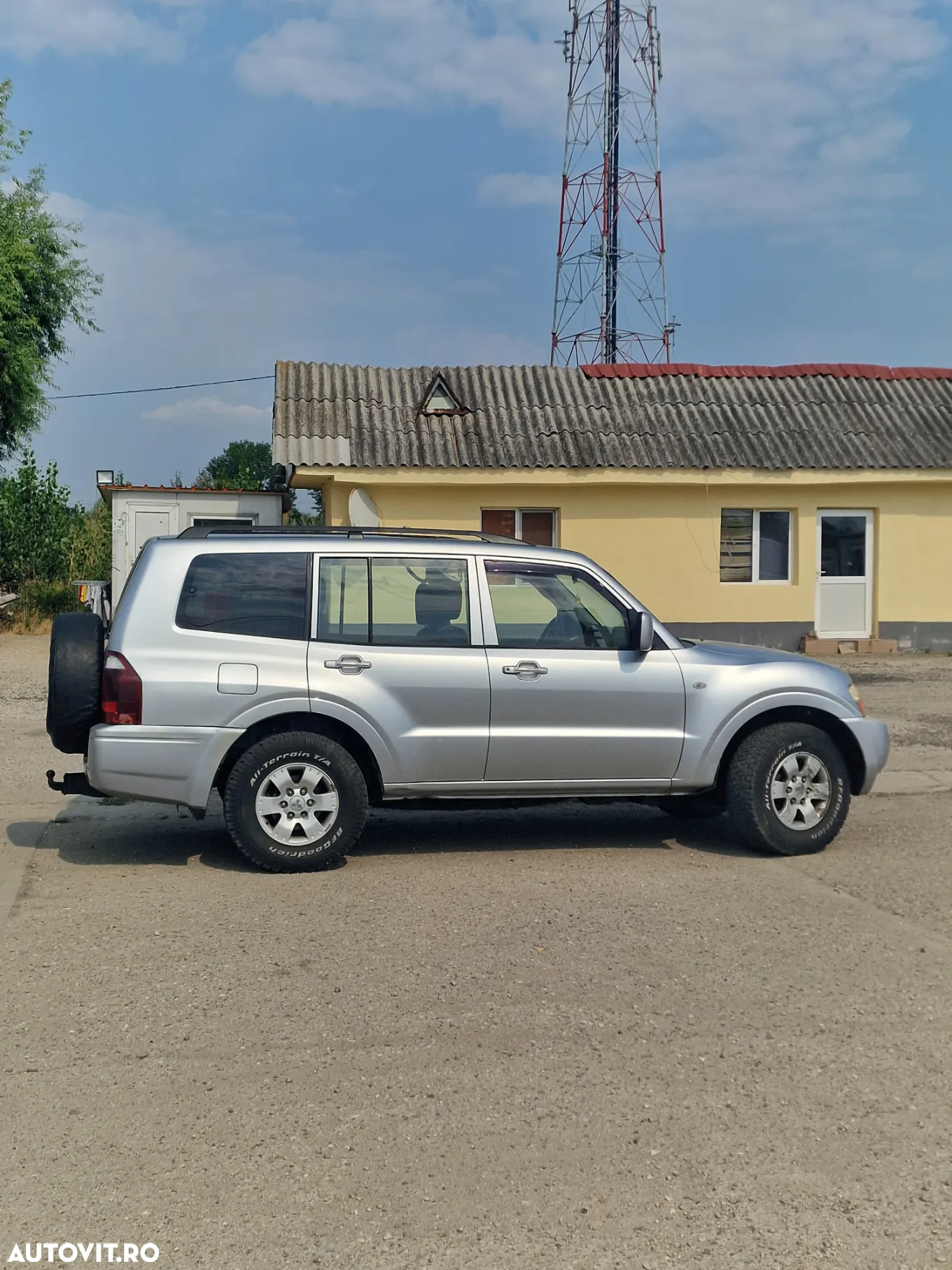 Mitsubishi Pajero - 2