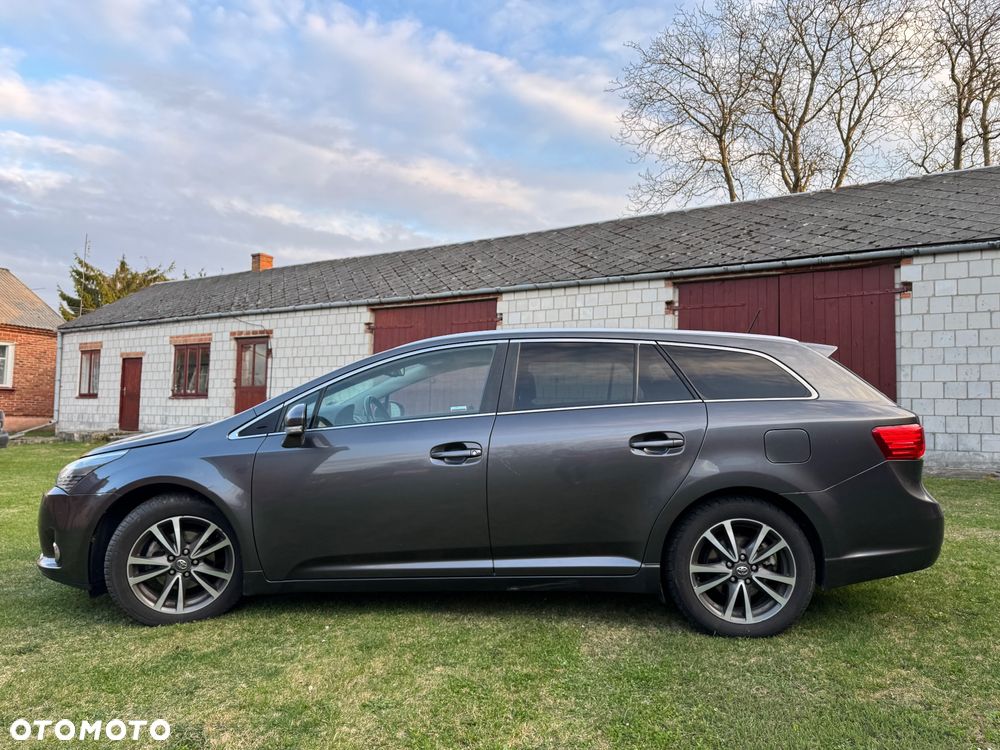 Toyota Avensis 2.0 D-4D - 11