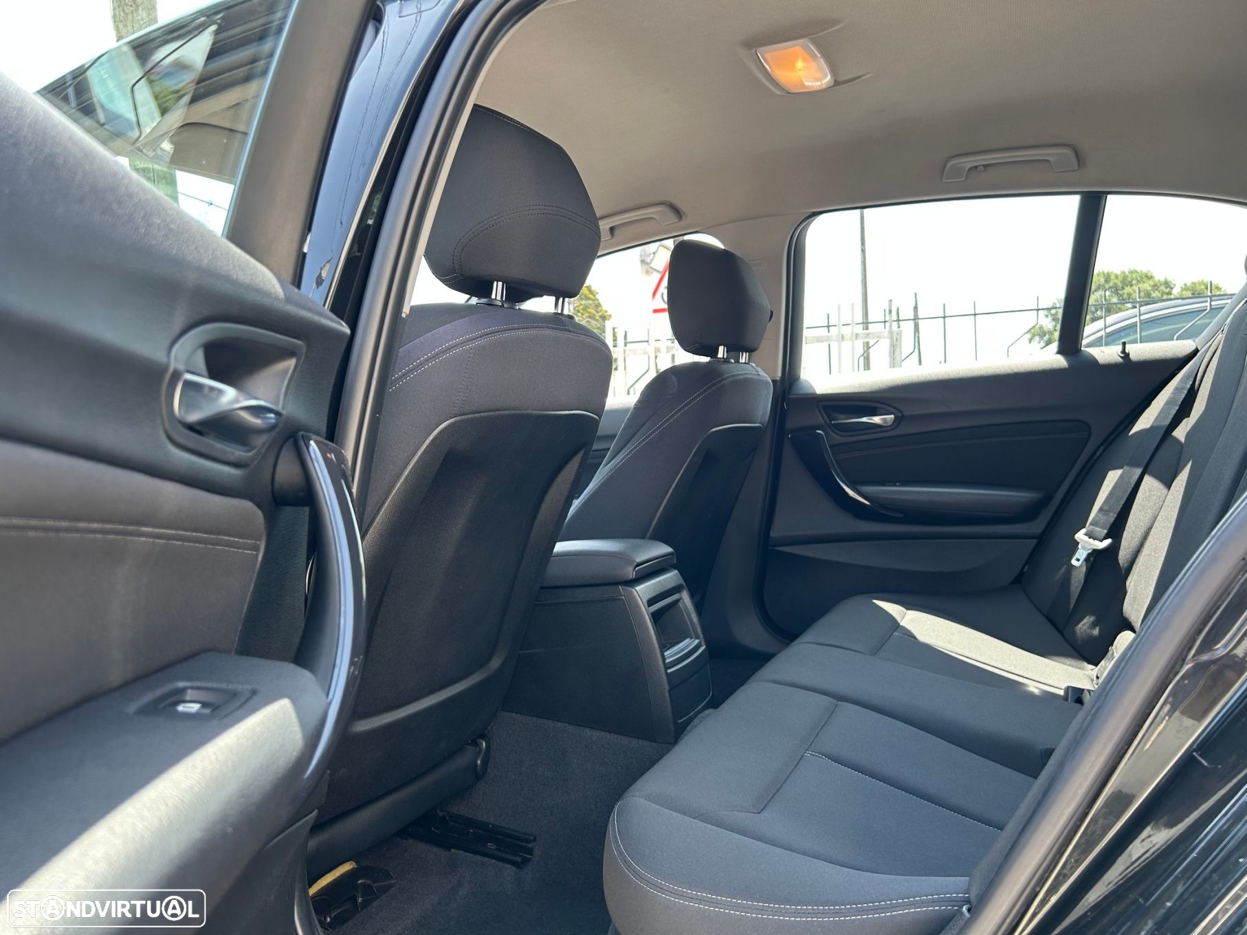 BMW 118 dA Line Sport - 24