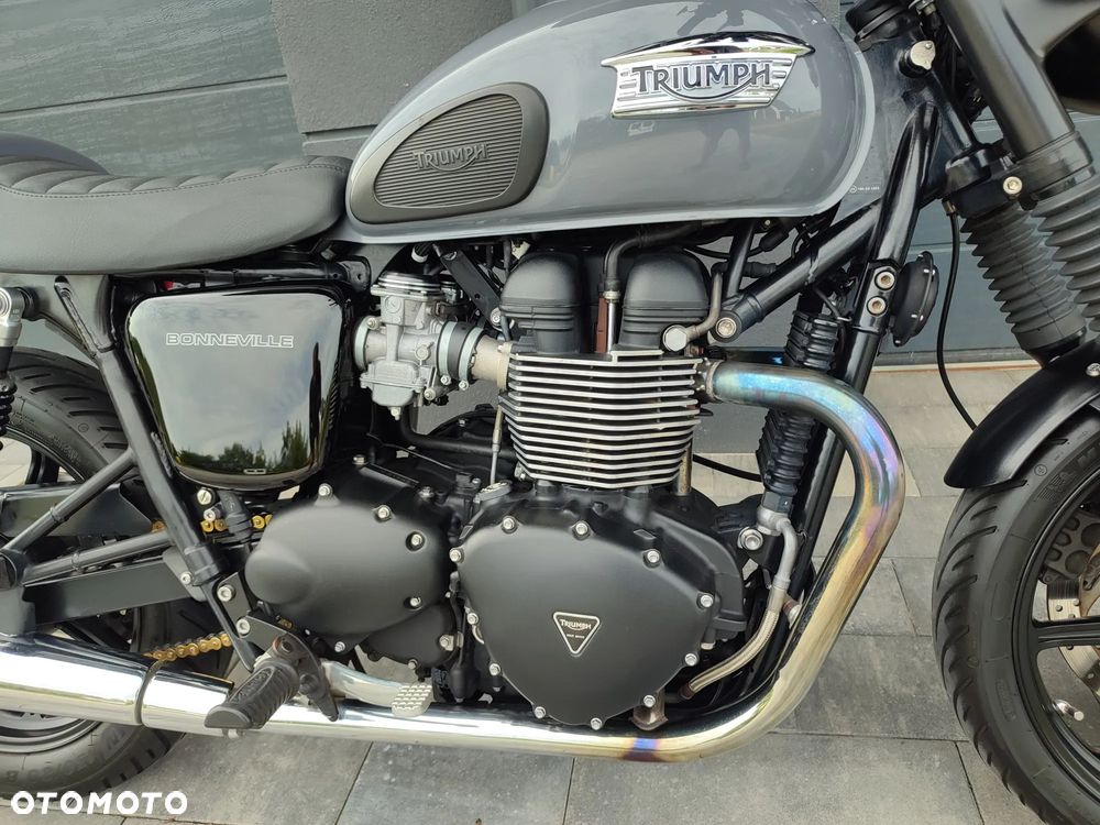Triumph Bonneville - 26