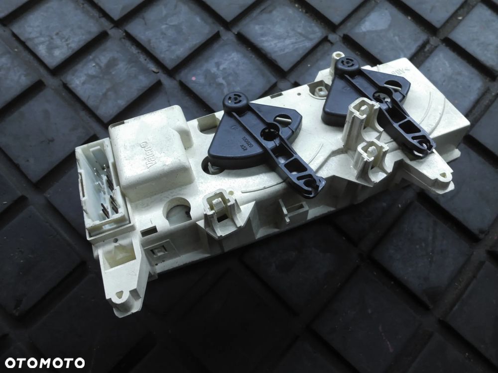 PANEL NAWIEWU RENAULT MEGANE I 662369C POSIADAM 2 SZT - 4