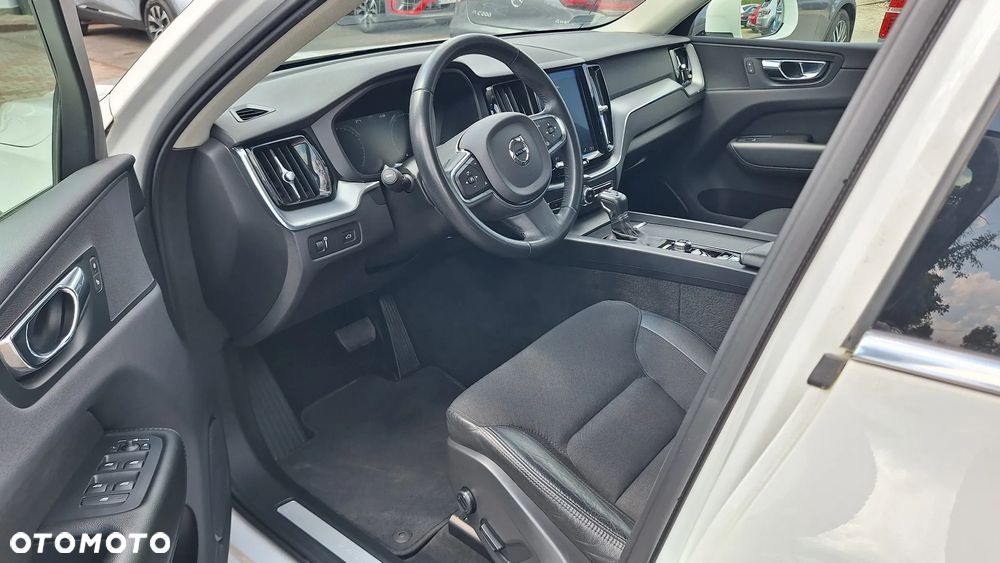 Volvo XC 60 T4 Momentum - 8