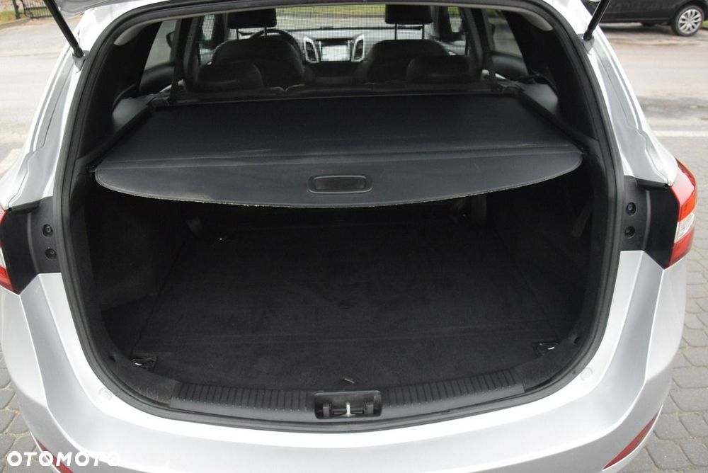 Hyundai i30 1.6 CRDi Fifa World Cup Edition - 20