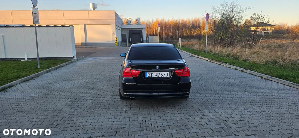 BMW Seria 3 318i - 4