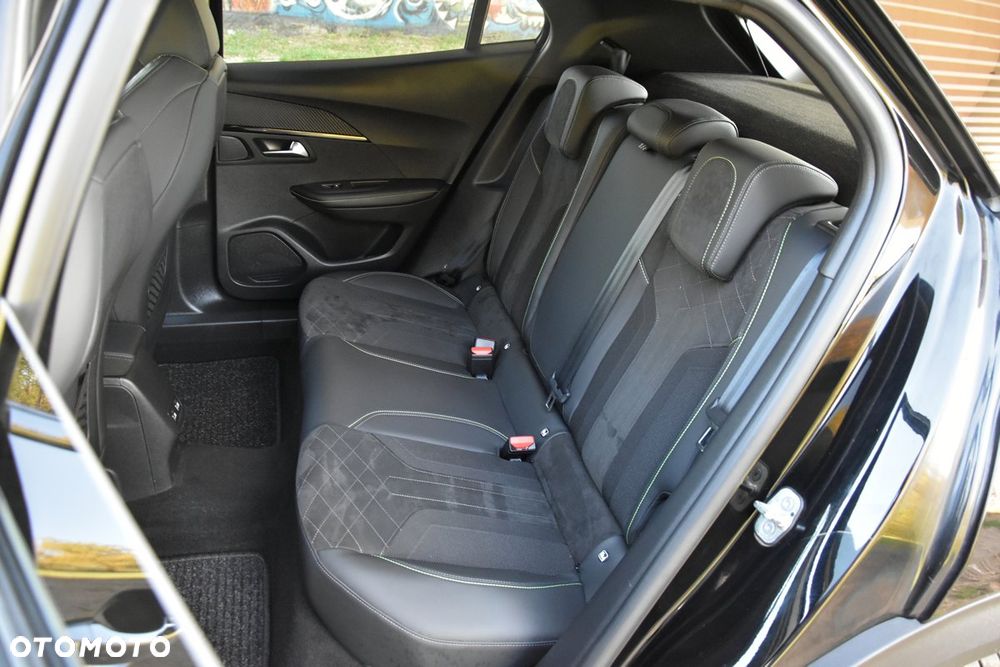 Peugeot 2008 PureTech 130 EAT8 GT - 22
