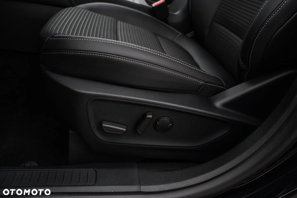 Ford Kuga 2.5 FHEV FWD Titanium X - 20