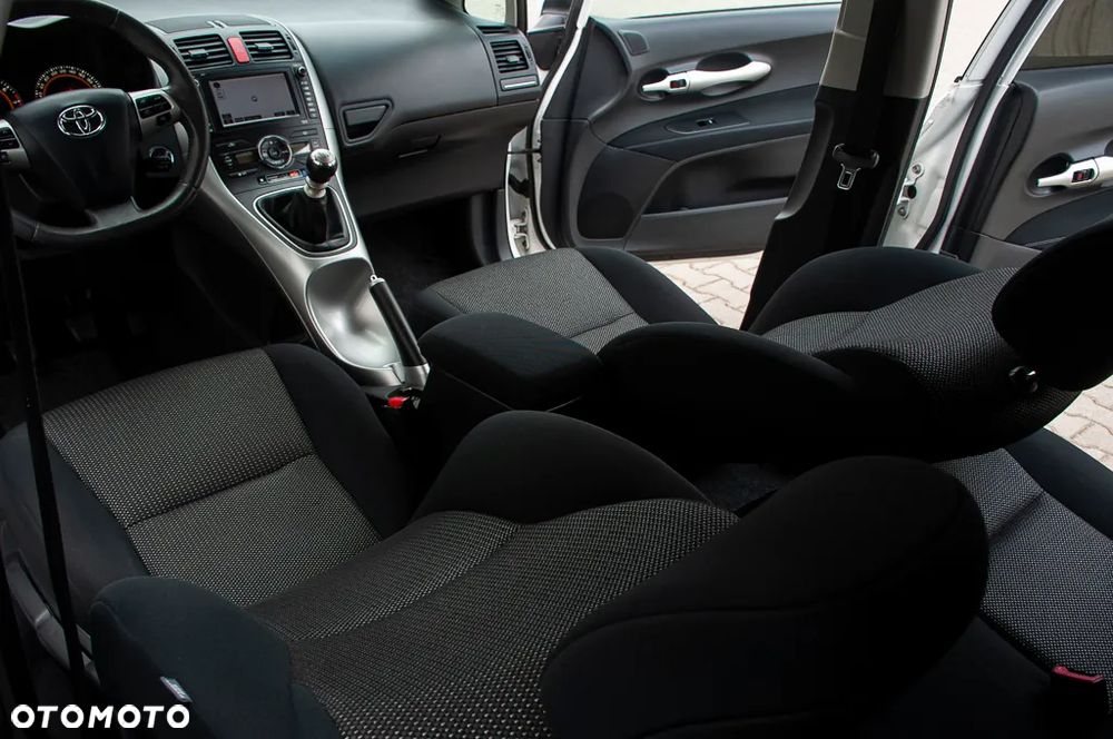 Toyota Auris 1.6 Executive - 27