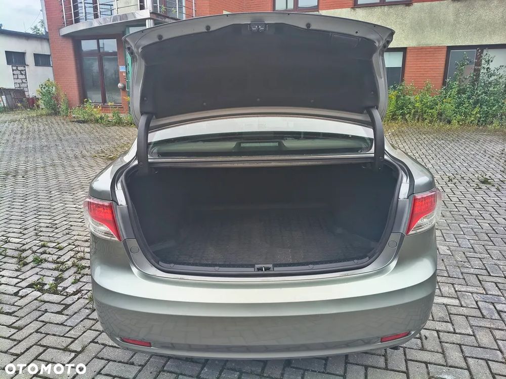 Toyota Avensis 1.6 Active - 29