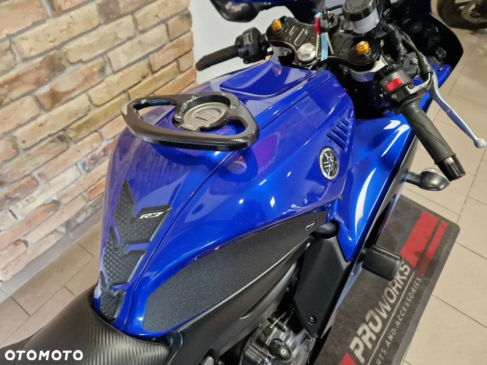 Yamaha R7 - 27