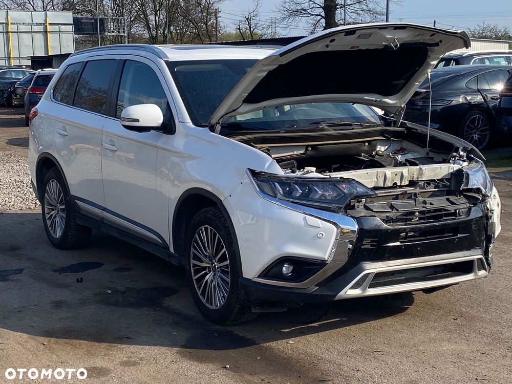 Mitsubishi Outlander - 9