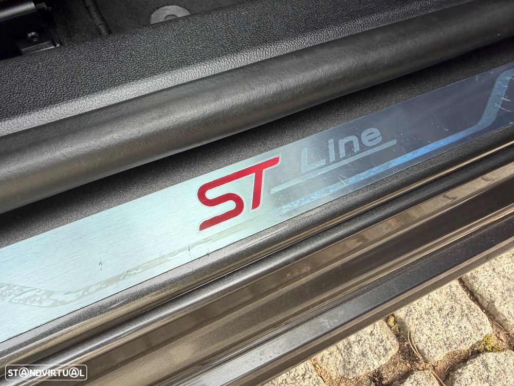 Ford Focus 1.0 EcoBoost ST-Line - 32